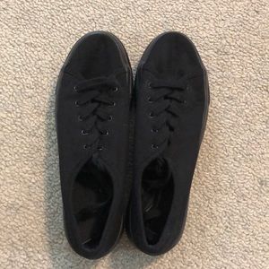 Black slight platform sneakers W size 9 never worn